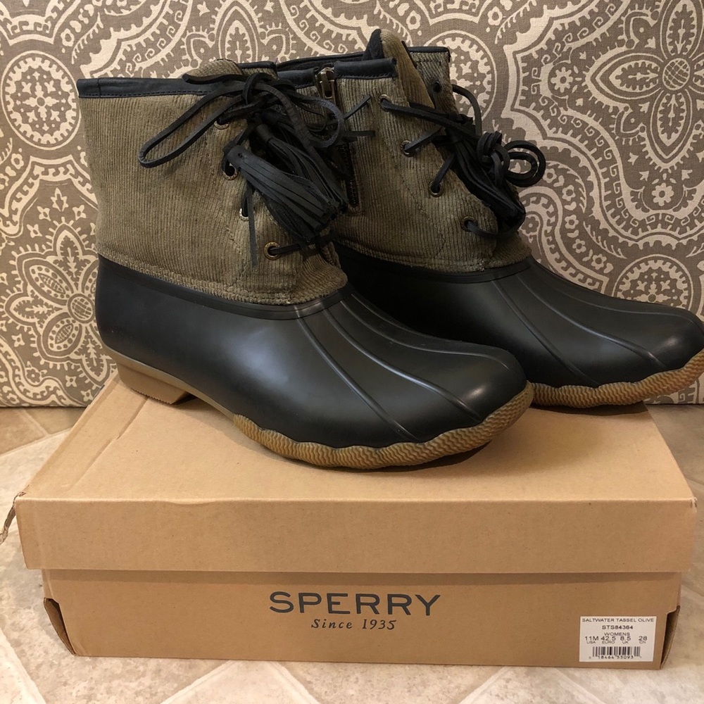 Sperry Women's Saltwater Tassel Corduroy